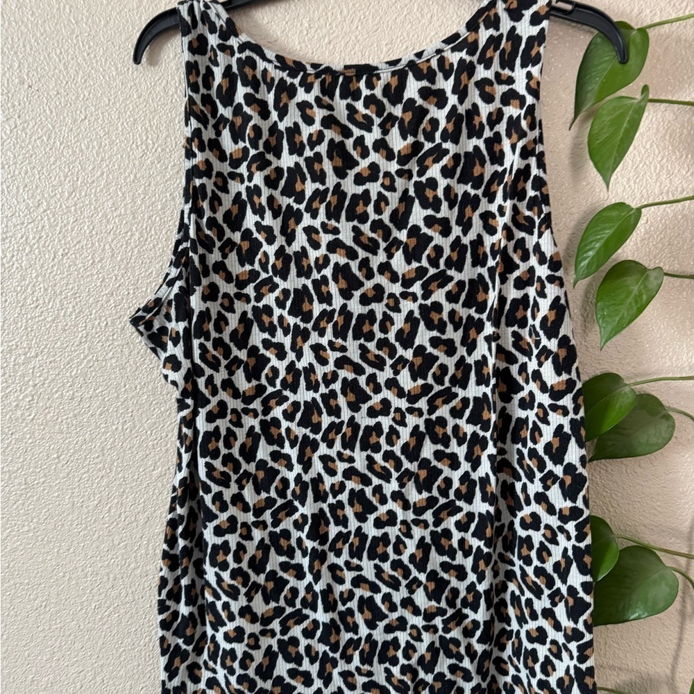 Leopard Print Slim Fit Tank Style Shirt - Scoop Neckline / Quarter Zipper - Picture 5 of 6